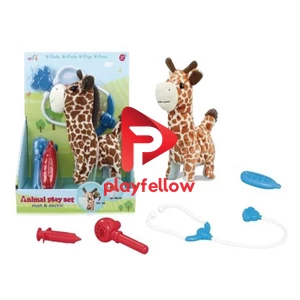 PLUSH GIRAFFE WITH FIRST AID SET